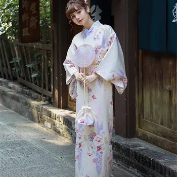 As mulheres do Japão Estilo de Yukata Tradicional Japonesa de Quimono Cor Bege Estampas Florais Roupão de Cosplay Vestido de Realização de Desgaste